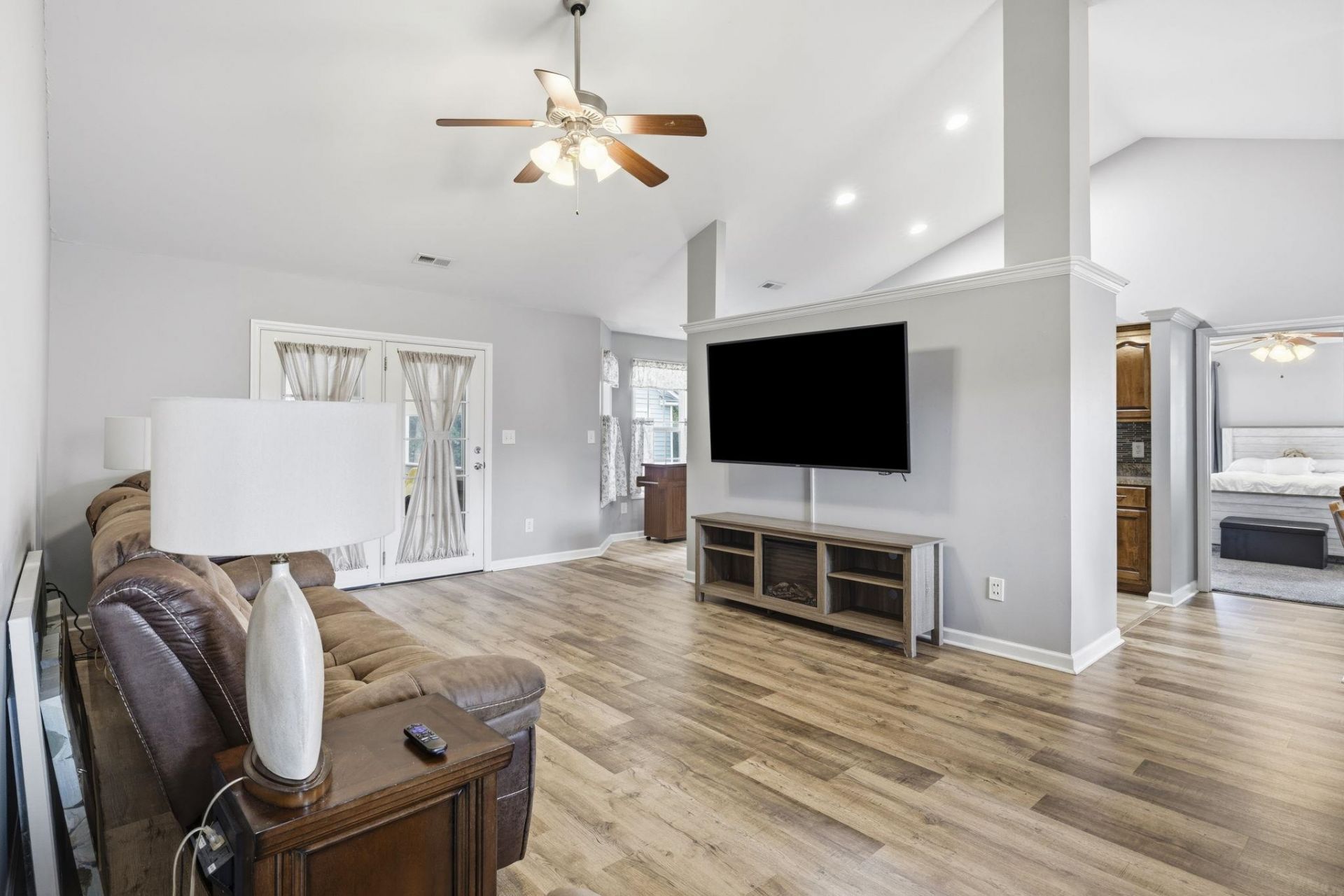 2760 Woodcreek Ln.  Photo 9