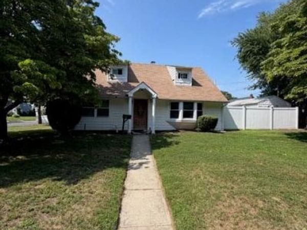 3173 Roxbury Lane , Levittown, NY 11756