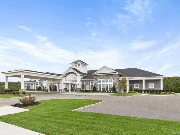 17205 Aspenwood Drive , Plainview, NY 11803