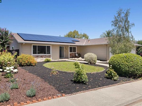 2082 Stratton Rd, Walnut Creek, CA 94598