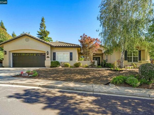 110 Forest Hill Dr, Clayton, CA 94517