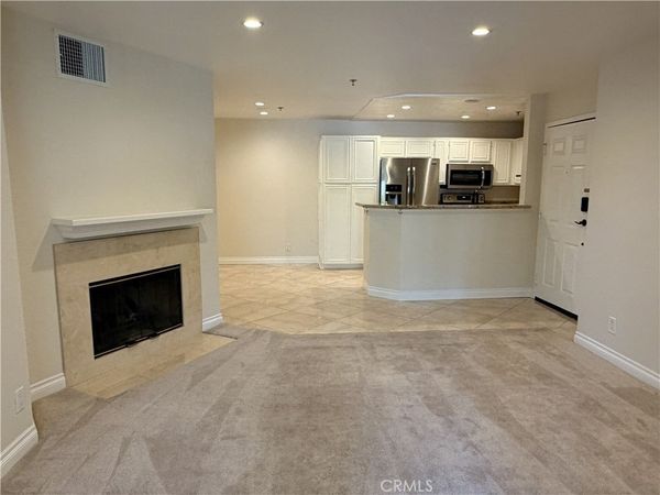 653 Oak Run Trail, Unit 305, Oak Park, CA 91377