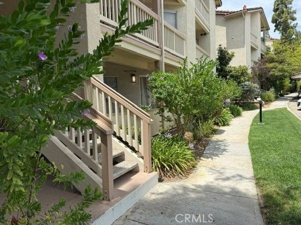 653 Oak Run Trail, Unit 305, Oak Park, CA 91377
