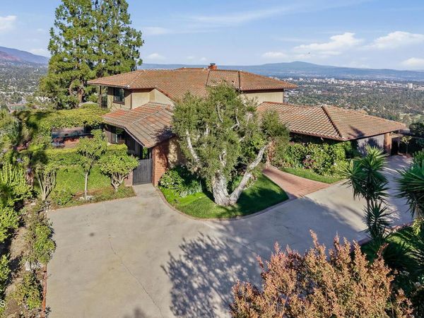290 Saint Katherine, La Canada Flintridge, CA 91011