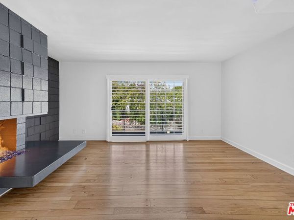 1301 N Flores Street, Unit 4, West Hollywood, CA 90069