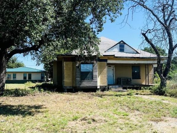 706 5th, Brady, TX 76825