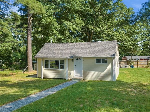 8 Violet St, Lakeville, MA 02743