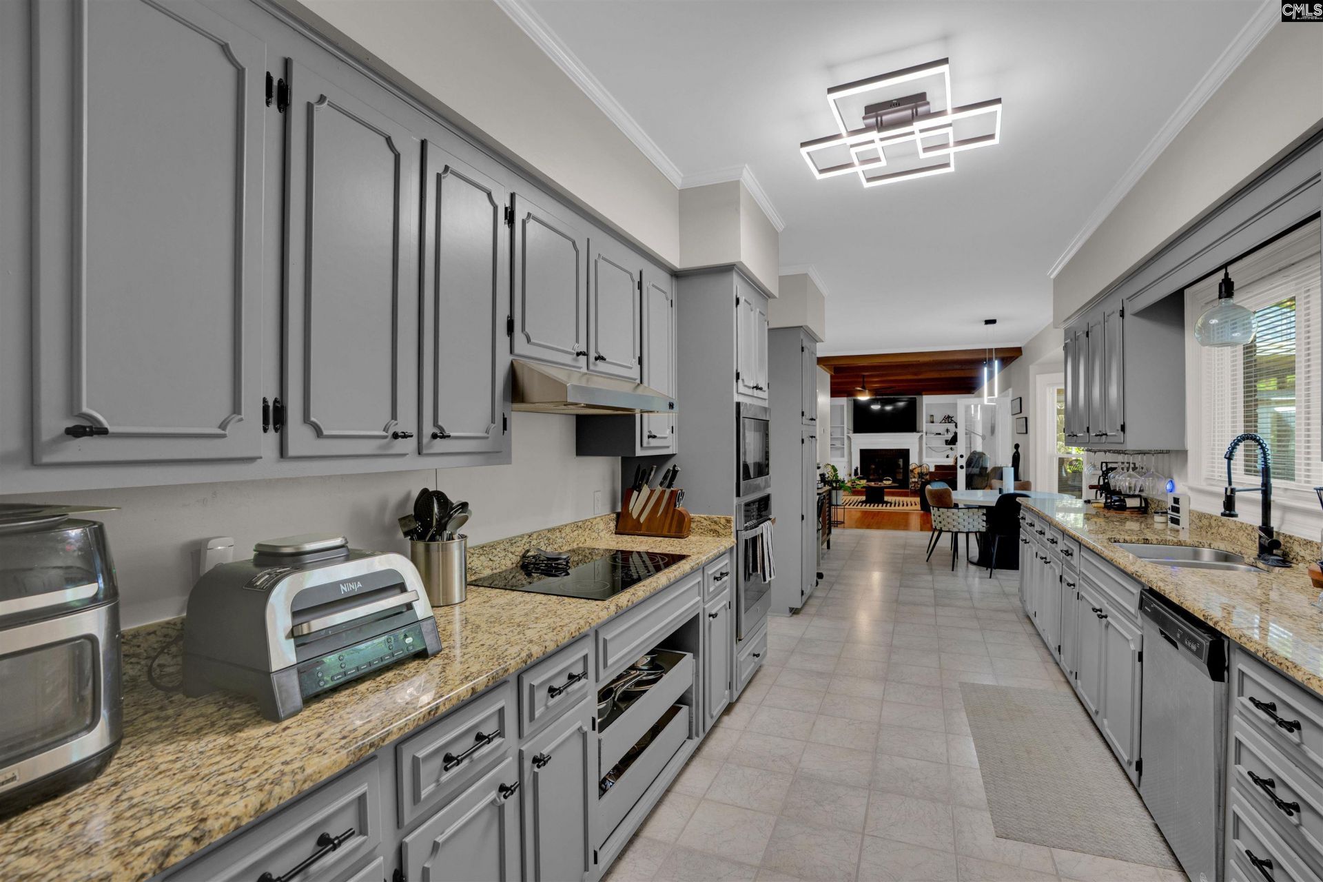208 Mallet Hill Road  Photo 8