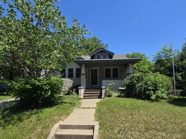 534 Saint Louis Avenue , Rockford, IL 61104