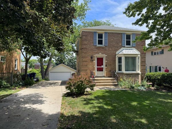 435 N Princeton Avenue , Villa Park, IL 60181