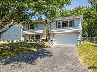 5779 Clover Meadow Lane, Farmington, NY 14425