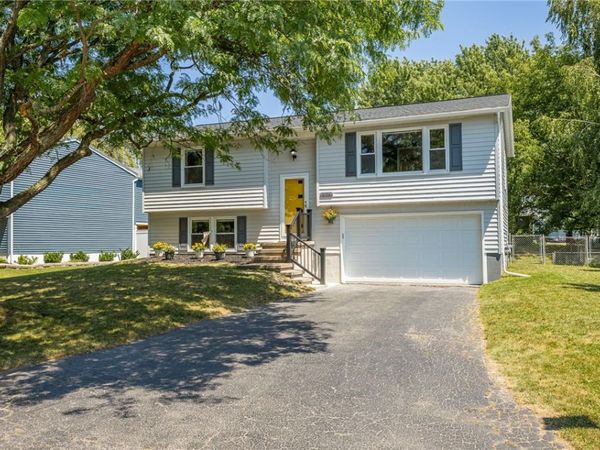 5779 Clover Meadow Lane , Farmington, NY 14425