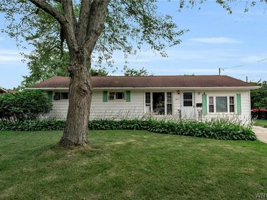 11 Ashley Drive, Lancaster, NY 14086