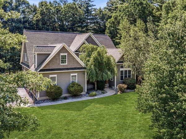 17 Bissonnette Cir, Southampton, MA 01073