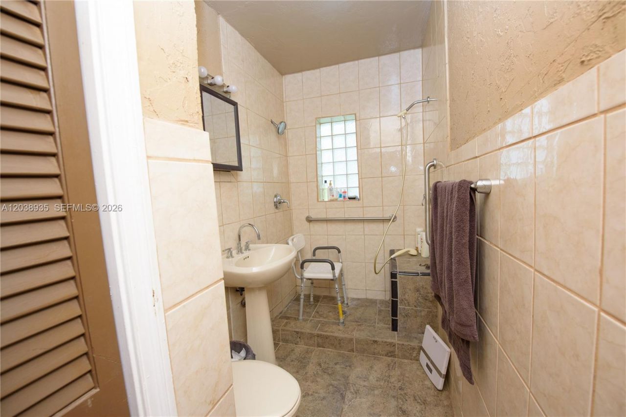27 NW 18th St , Homestead, FL 33030 Photo