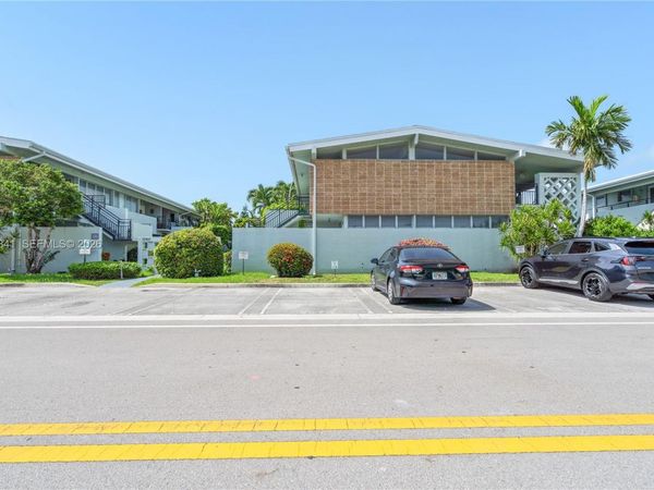 1070 98th St , Unit 14, Bay Harbor Islands, FL 33154