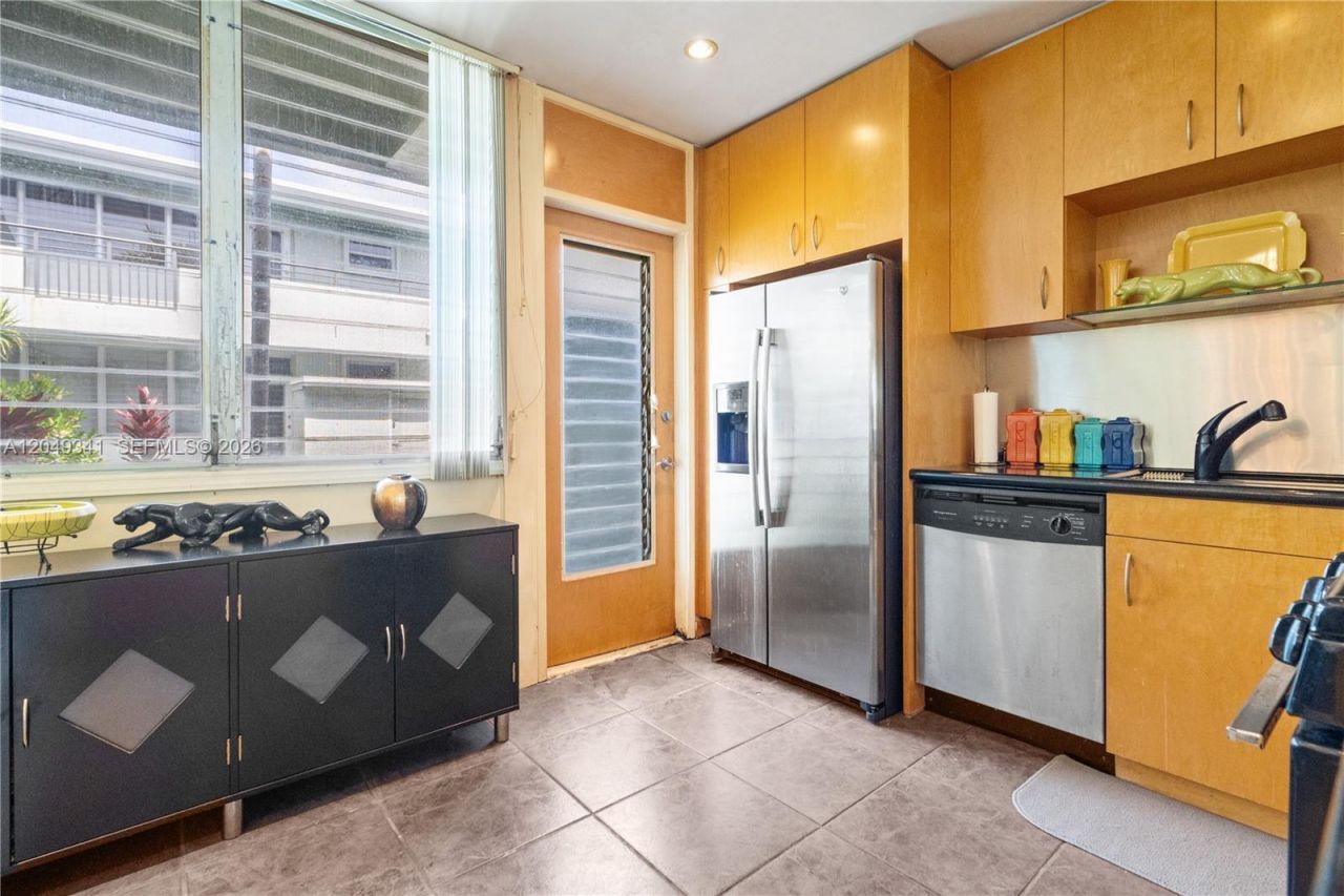 1070 98th St , Unit 14, Bay Harbor Islands, FL 33154 Photo
