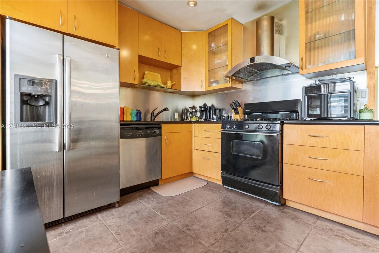 1070 98th St , Unit 14, Bay Harbor Islands, FL 33154 Photo