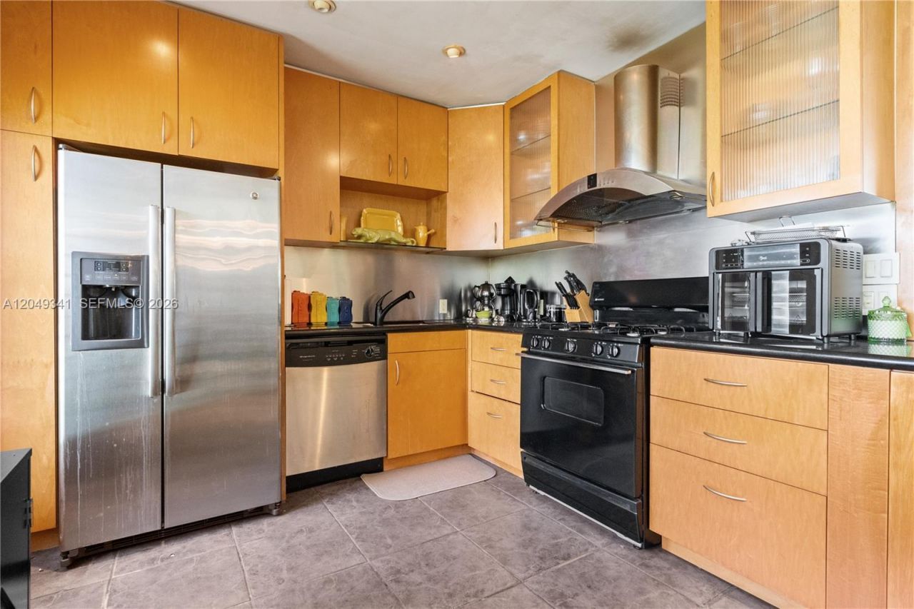 1070 98th St , Unit 14, Bay Harbor Islands, FL 33154 Photo
