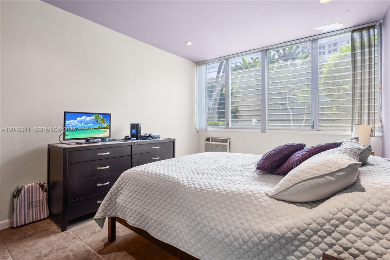 1070 98th St , Unit 14, Bay Harbor Islands, FL 33154 Photo