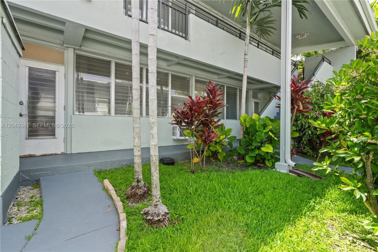 1070 98th St , Unit 14, Bay Harbor Islands, FL 33154 Photo