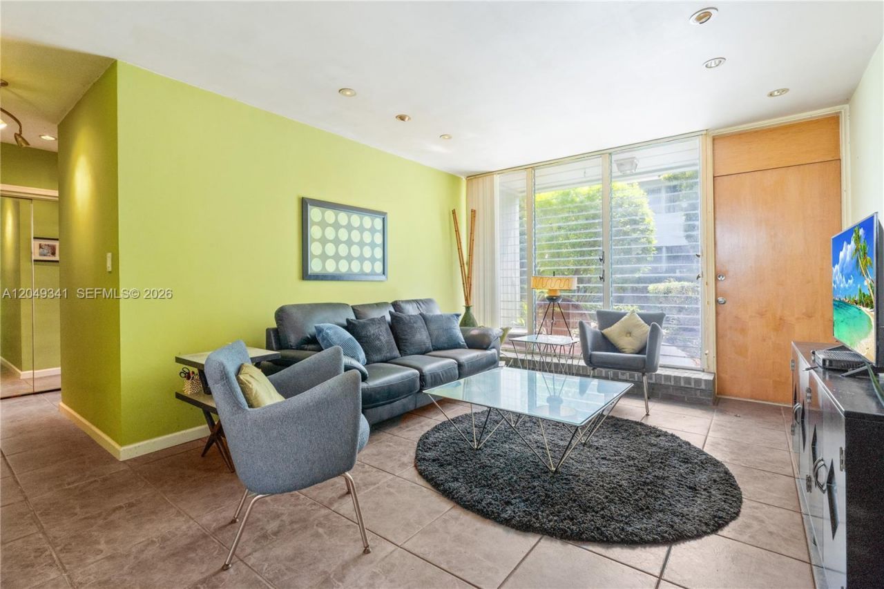 1070 98th St , Unit 14, Bay Harbor Islands, FL 33154 Photo
