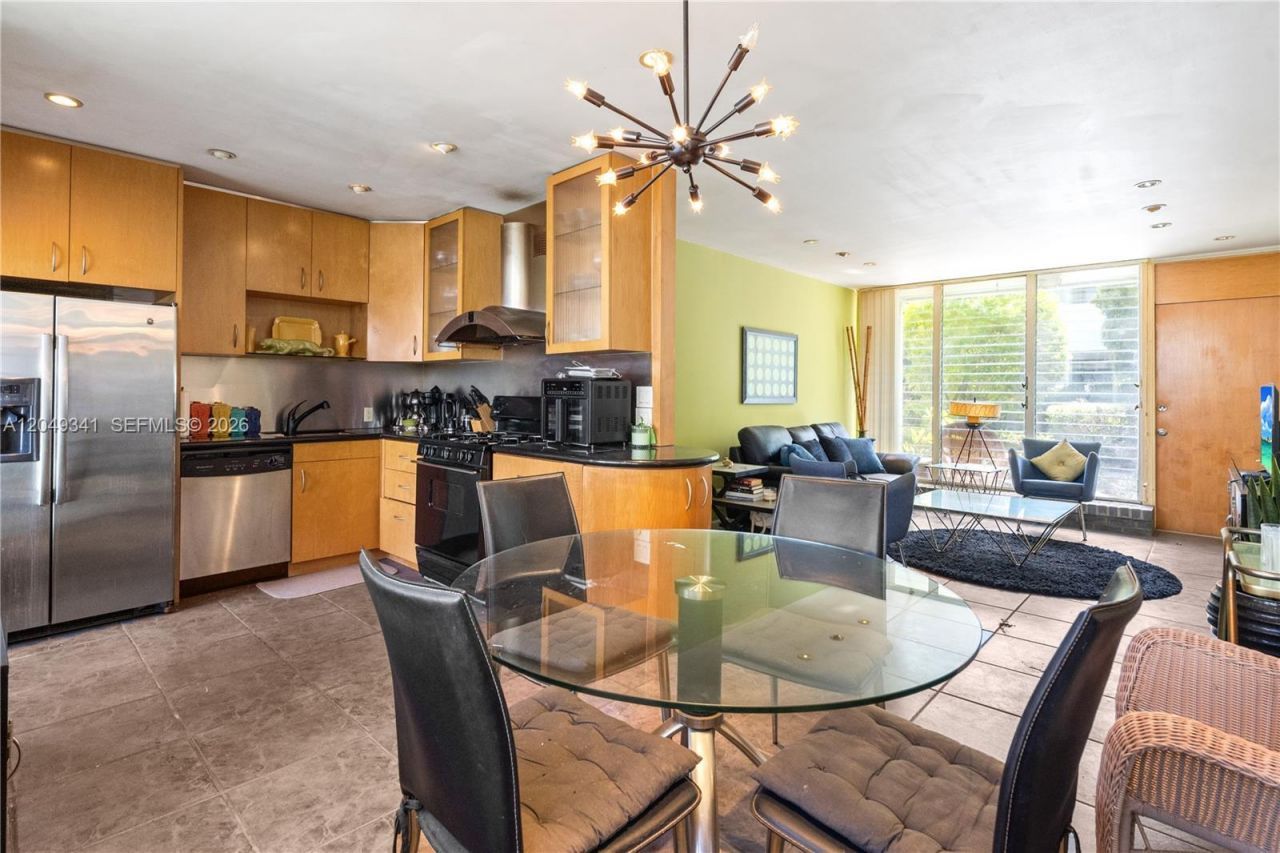 1070 98th St , Unit 14, Bay Harbor Islands, FL 33154 Photo