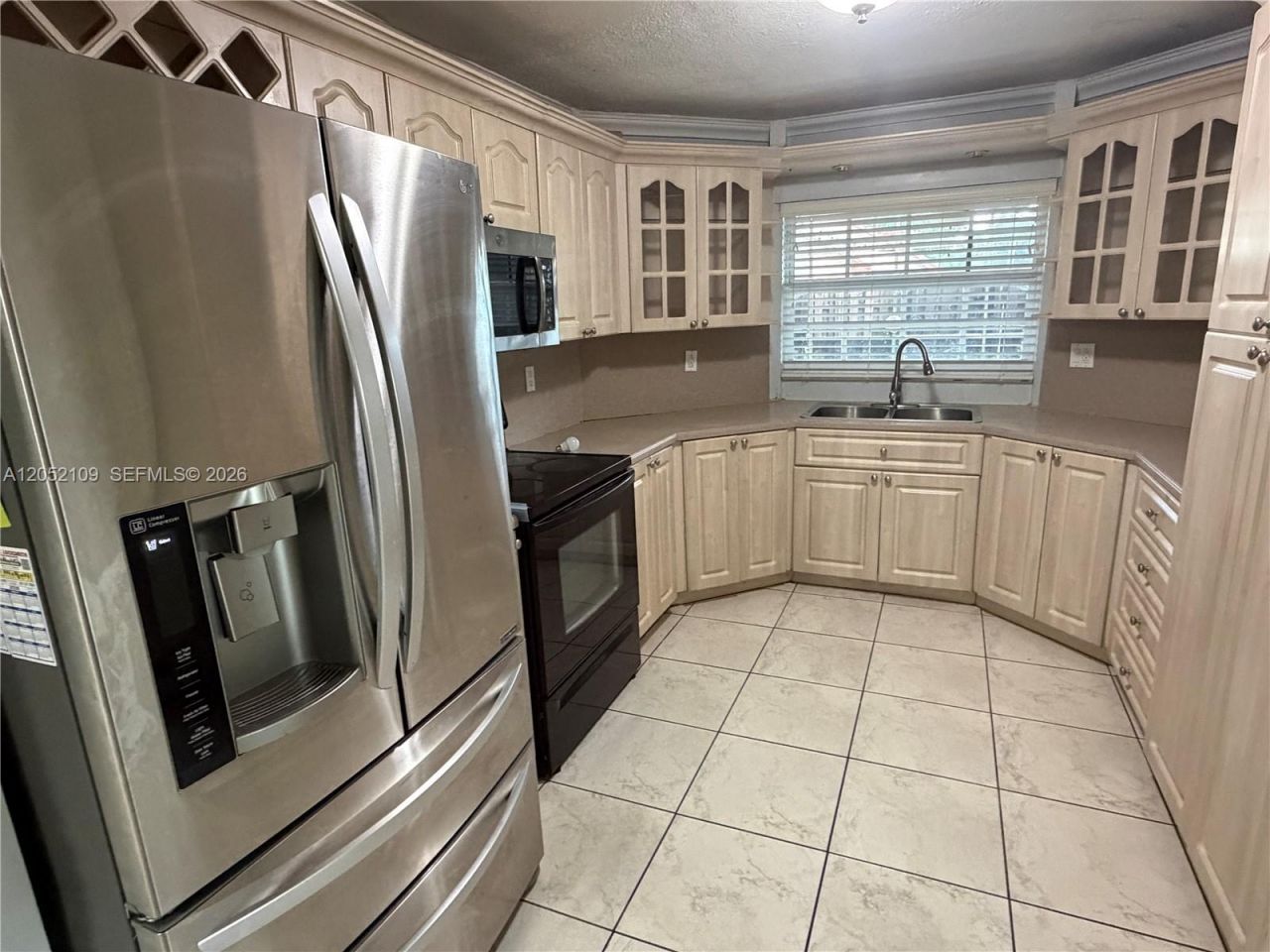 17527 NW 62nd Pl N, Hialeah, FL 33015 Photo
