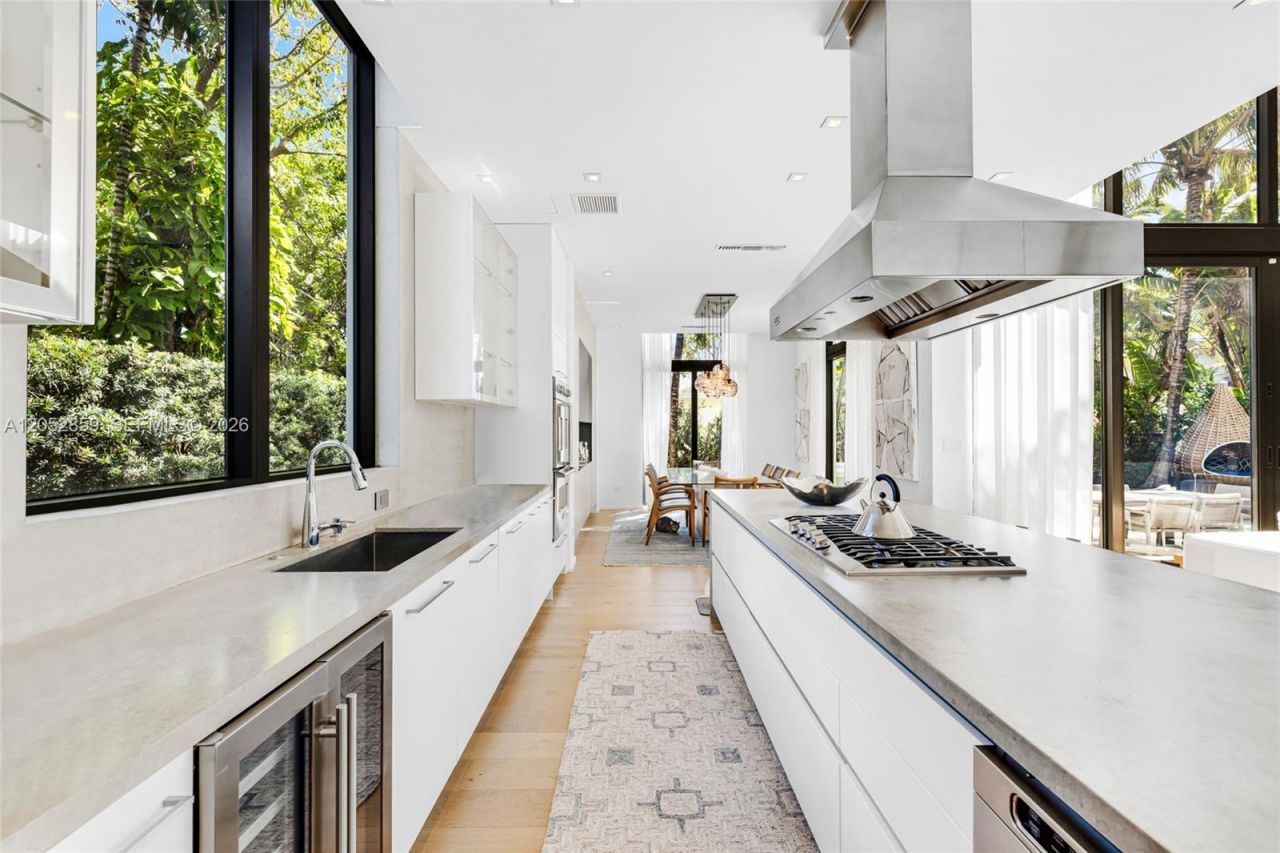 4515 N Michigan Ave , Miami Beach, FL 33140 Photo