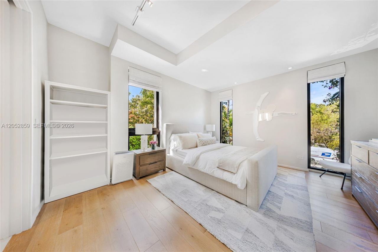 4515 N Michigan Ave , Miami Beach, FL 33140 Photo