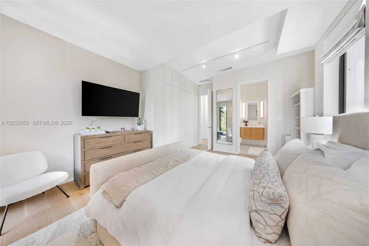4515 N Michigan Ave , Miami Beach, FL 33140 Photo