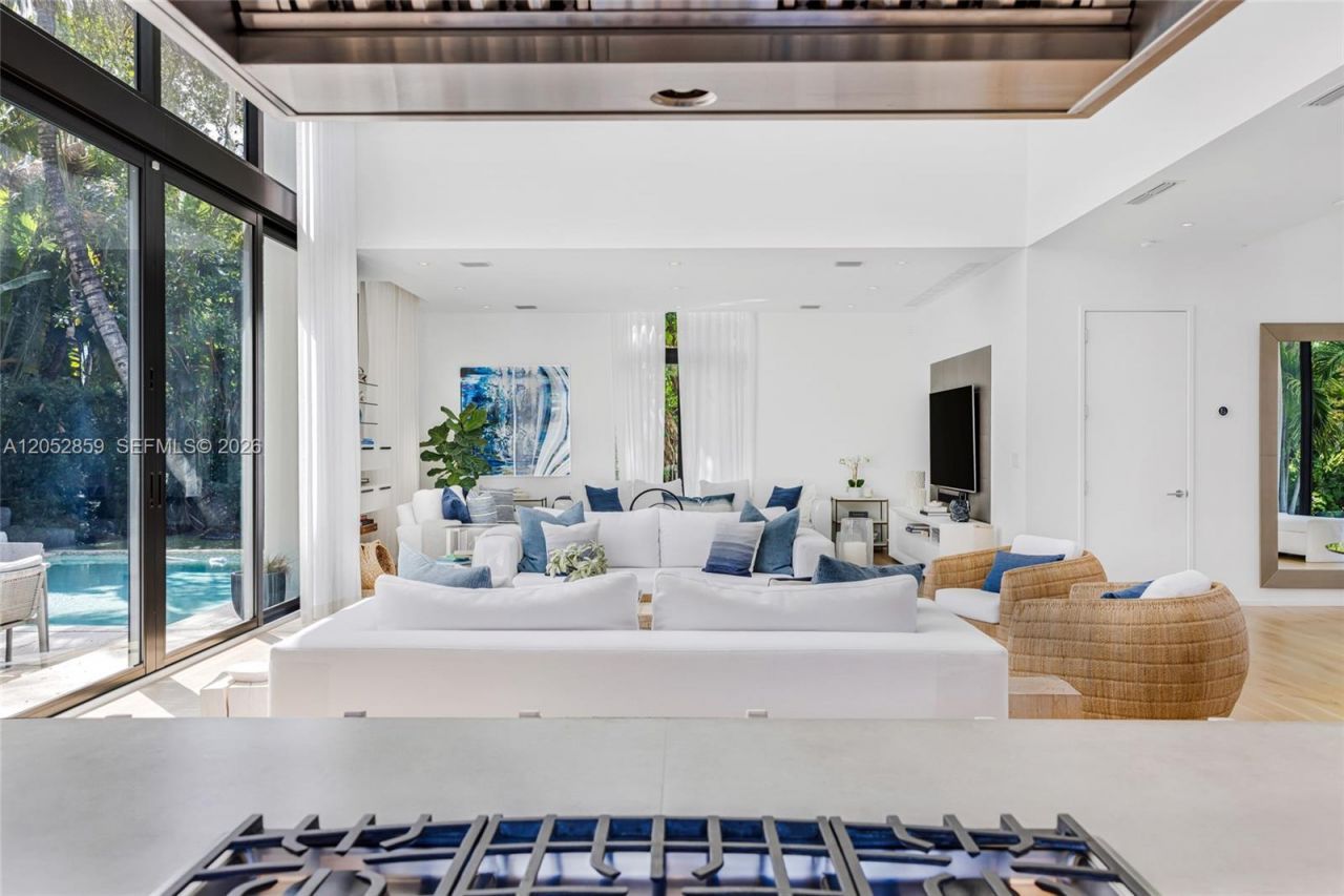 4515 N Michigan Ave , Miami Beach, FL 33140 Photo