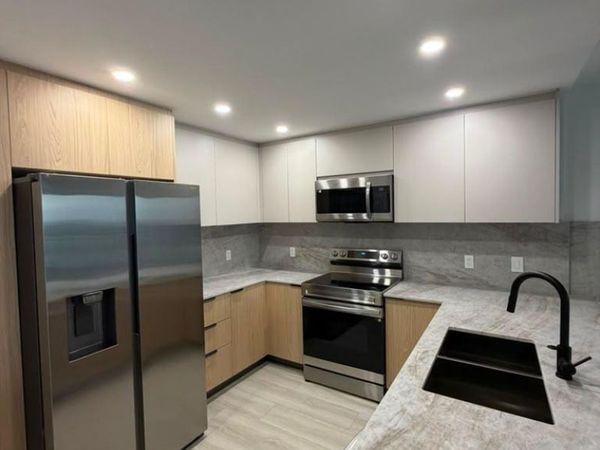 427 Golden Isles Drive, Unit 12d, Hallandale Beach, FL 33009
