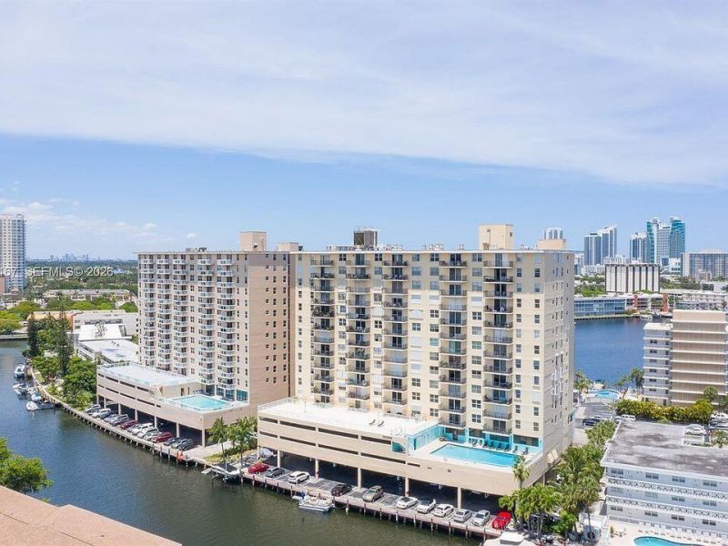 427 Golden Isles Drive, Unit 12d, Hallandale Beach, FL 33009 Photo