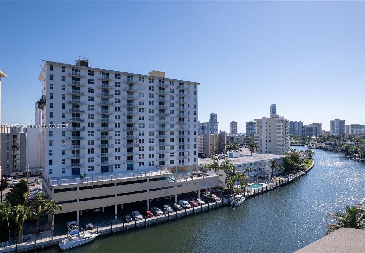 427 Golden Isles Drive, Unit 12d, Hallandale Beach, FL 33009 Photo