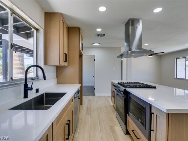 1016 Mezpah Street , Las Vegas, NV 89106