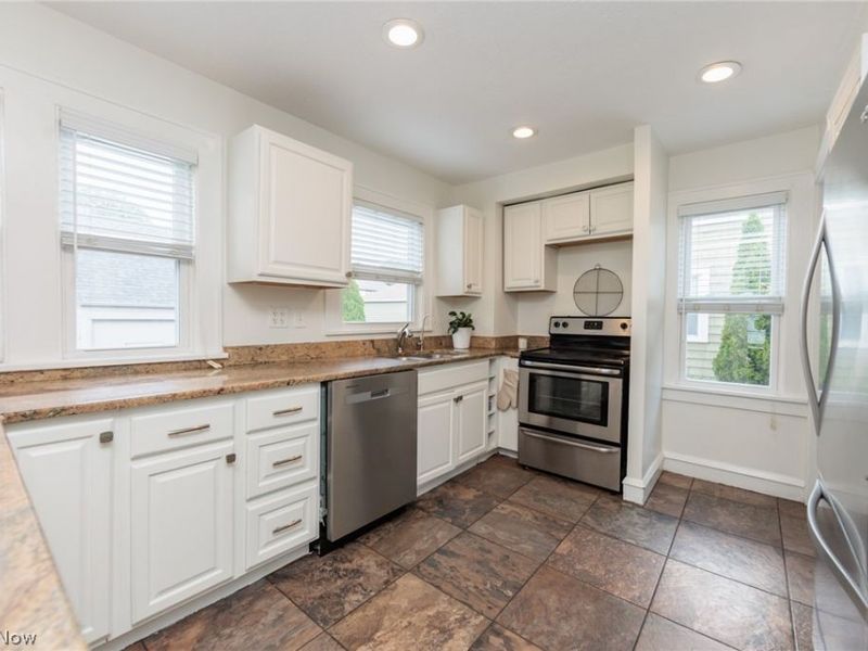 5860 Wickfield Drive, Parma Heights, OH 44130 Photo 15
