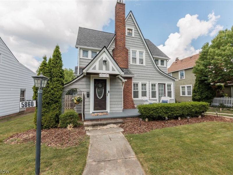 5860 Wickfield Drive, Parma Heights, OH 44130 Photo 2