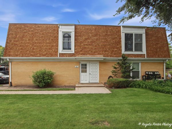 761 Garfield Avenue, Unit B, Libertyville, IL 60048