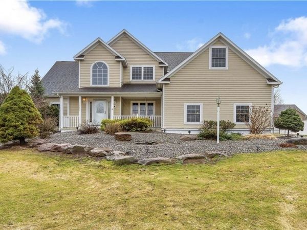 7541 Plum Hollow Circle , Liverpool, NY 13090