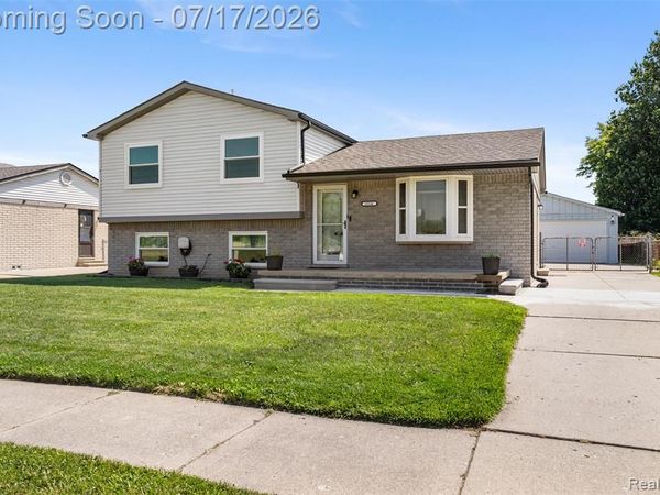 29530 Mitchell Drive, Roseville, MI 48066