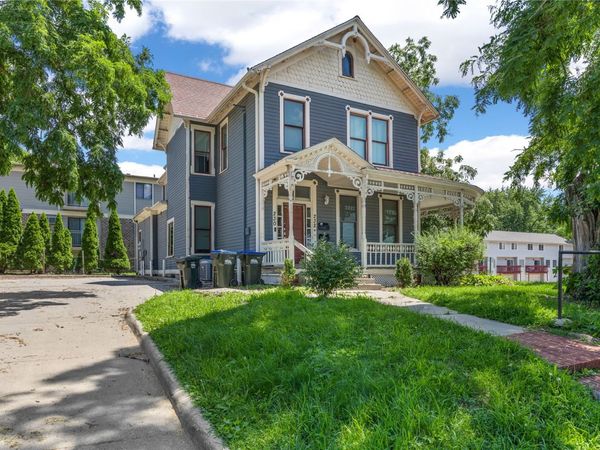 230 S Dodge Street , Iowa City, IA 52240