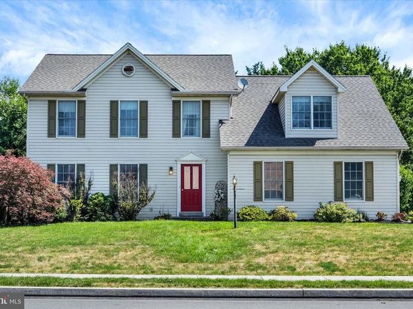 1153 FLEMING DRIVE, MECHANICSBURG, PA 17055