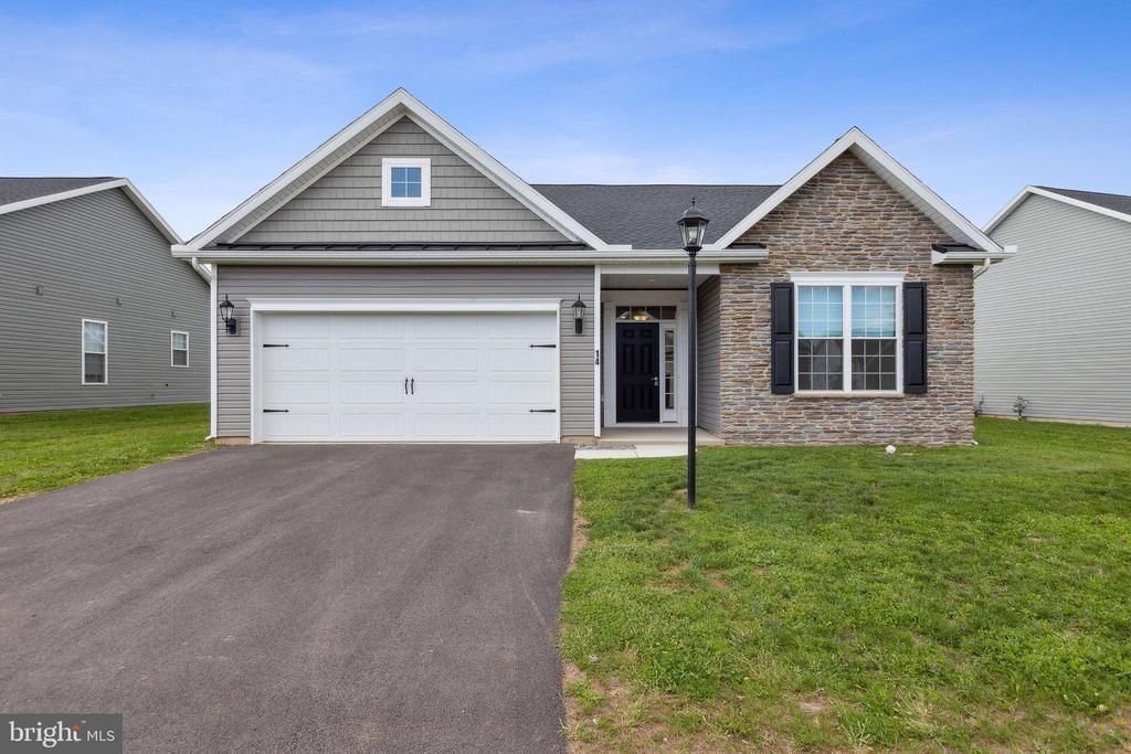 299 EDIE CIRCLE , STEWARTSTOWN, PA 17363