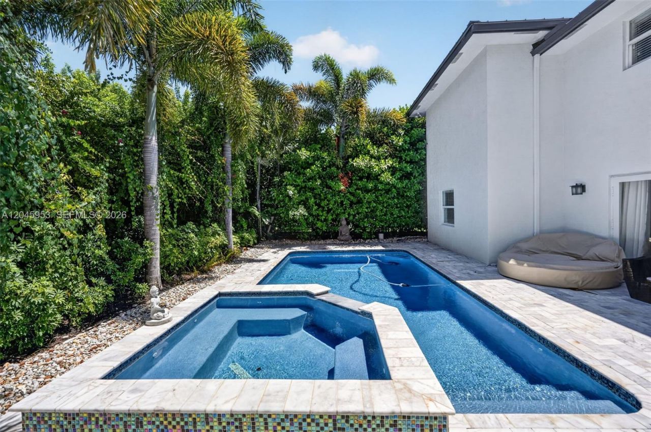 542 N Cypress Dr , Unit 542, Tequesta, FL 33469 Photo