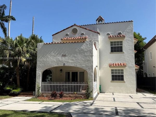 502 Madeira Ave, Unit A, Coral Gables, FL 33134