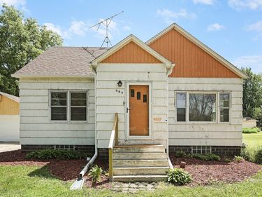 307 Lyndale Avenue N, New Prague, MN 56071
