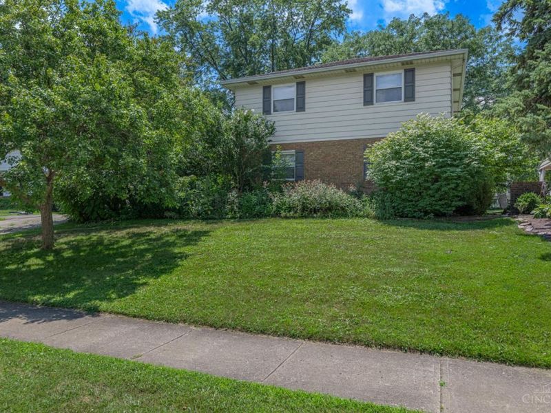 851 Weybridge Drive, Springfield, OH 45503 Photo 2