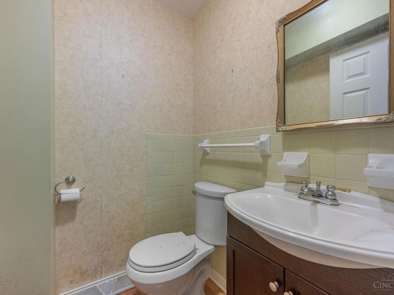 851 Weybridge Drive, Springfield, OH 45503 Photo 9