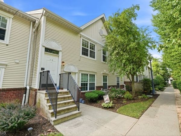 50 Pine St, Unit i2, Montclair, NJ 07042